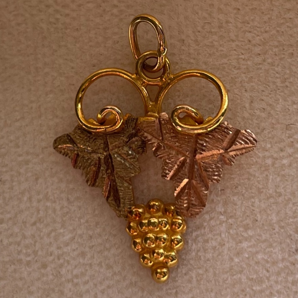 Landstroms Original Black Hills Gold Pendant Grapes with grape leaves